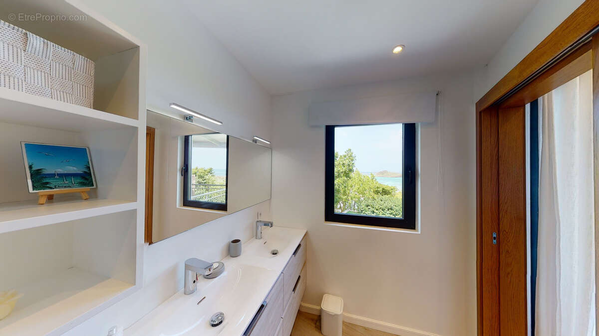 Maison à CAPESTERRE-BELLE-EAU