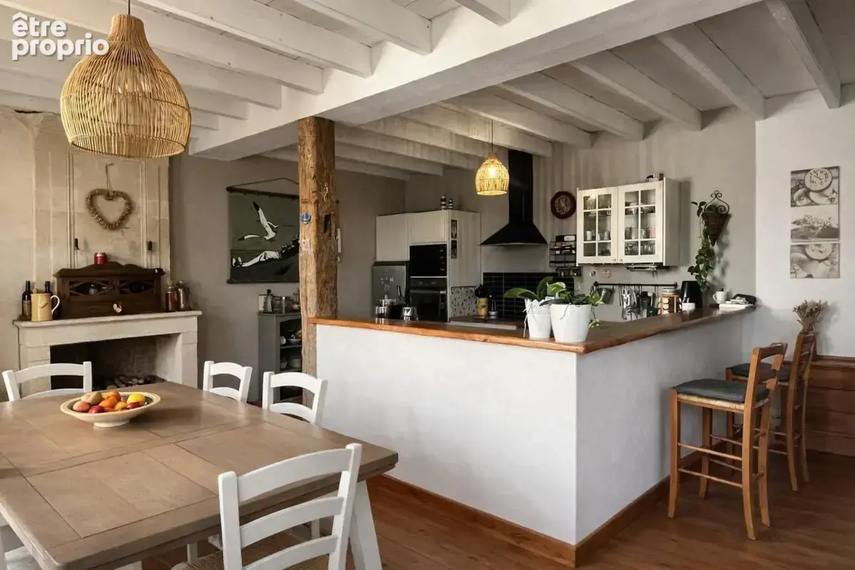 Maison 240 m² à Le Chay  - photo 2