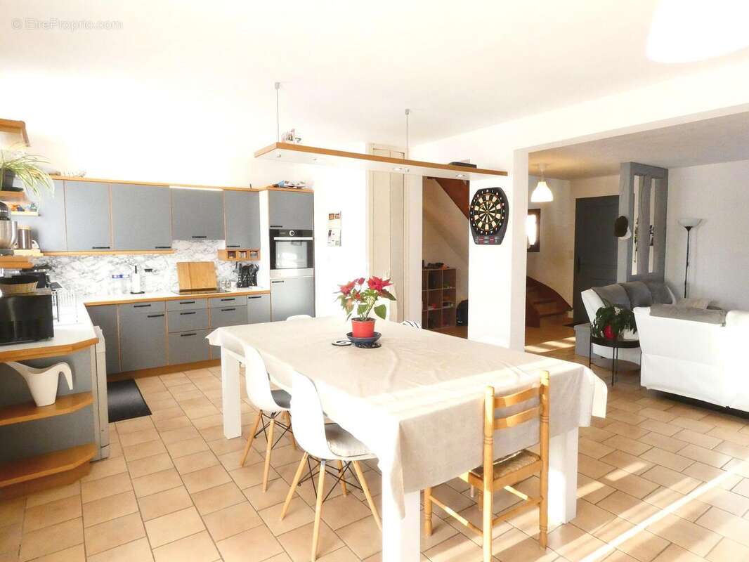 Maison à VANNES-SUR-COSSON