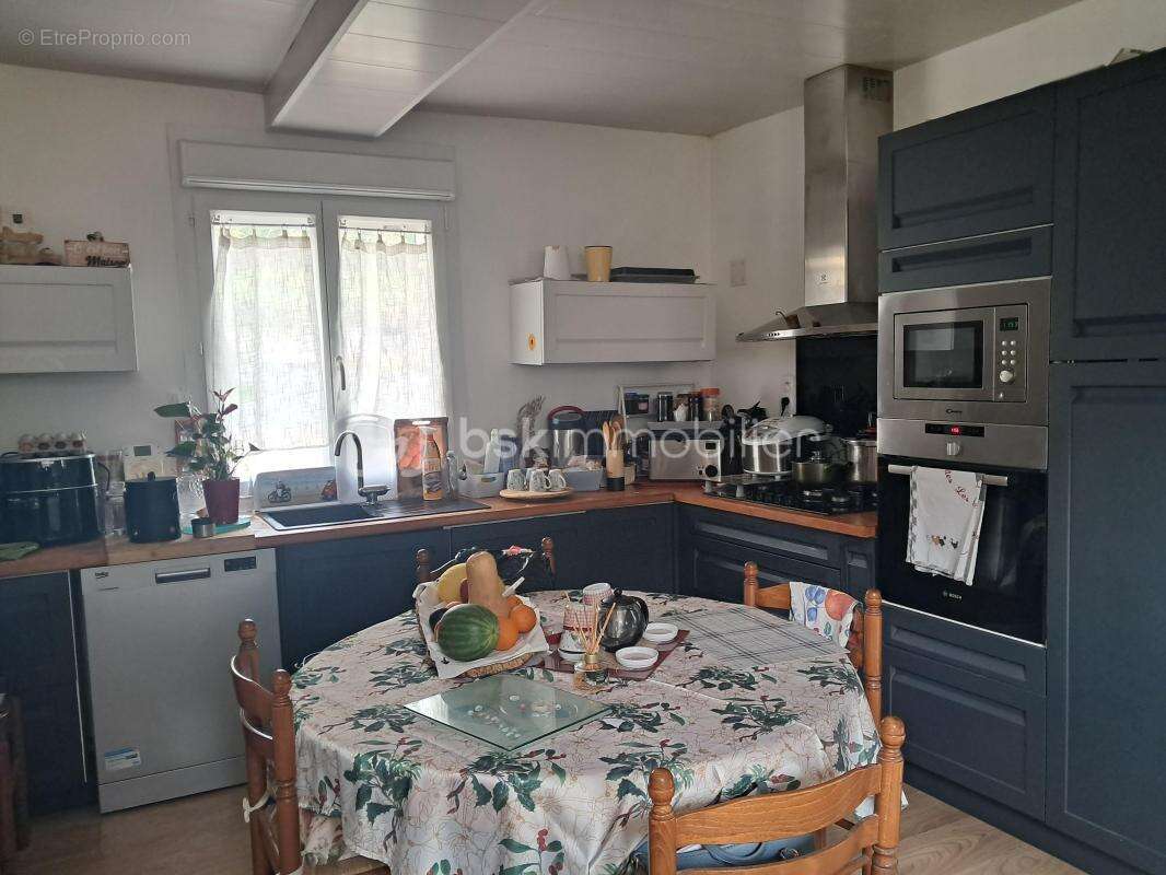    maison en pierre – 5 chambres – vie de plain-pied – cour fermée – 160 000 € - photo 2