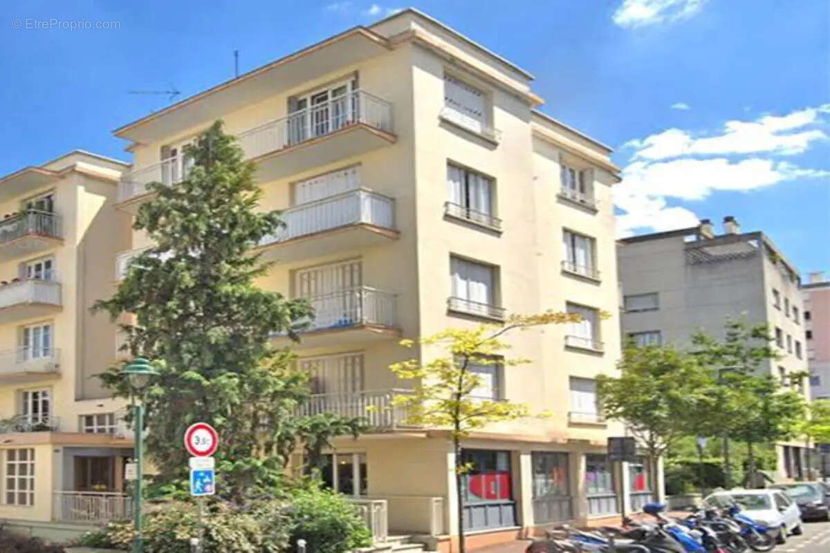 Commerce à ISSY-LES-MOULINEAUX