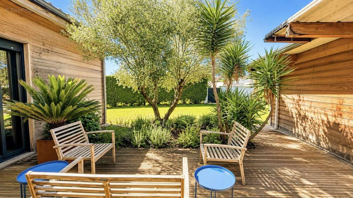À 2 km de Dax, villa d'architecte T6 de plain-pied avec piscine et 5 chambres. - photo 24