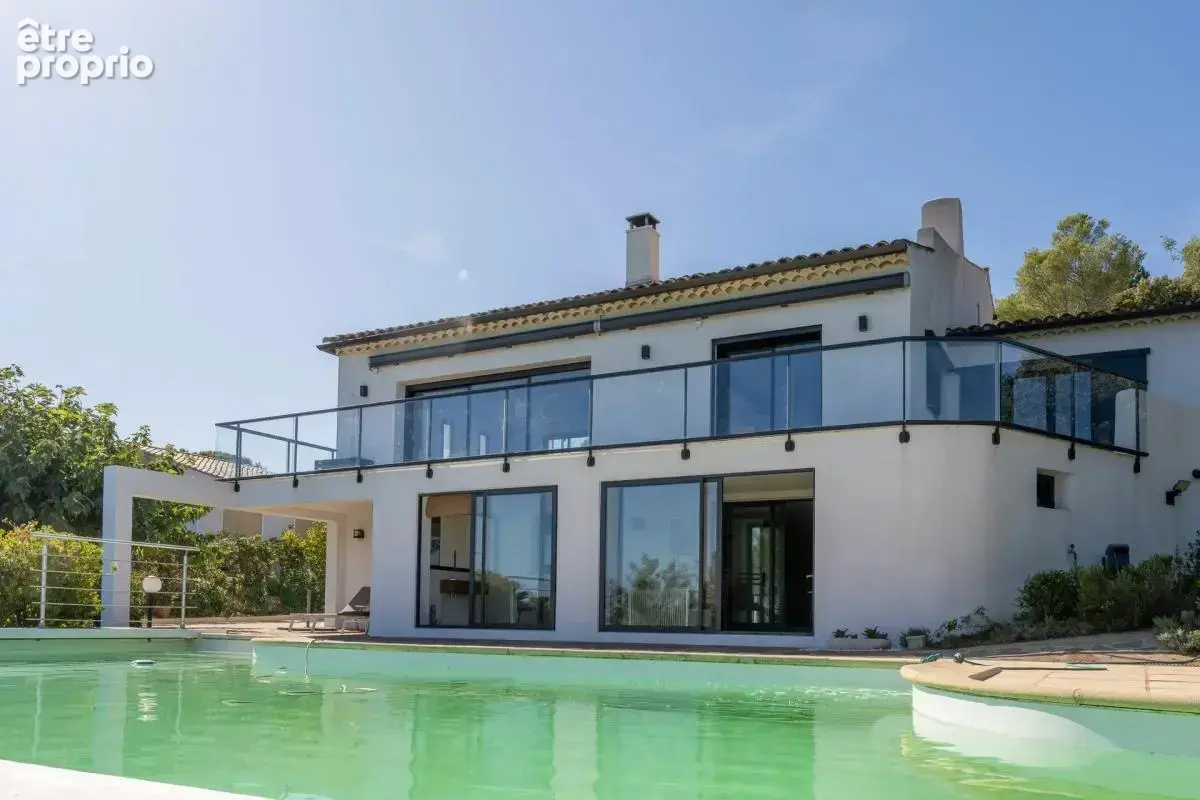 Villa 6 pièces de 177 m² à Saint-Aygulf - photo 2