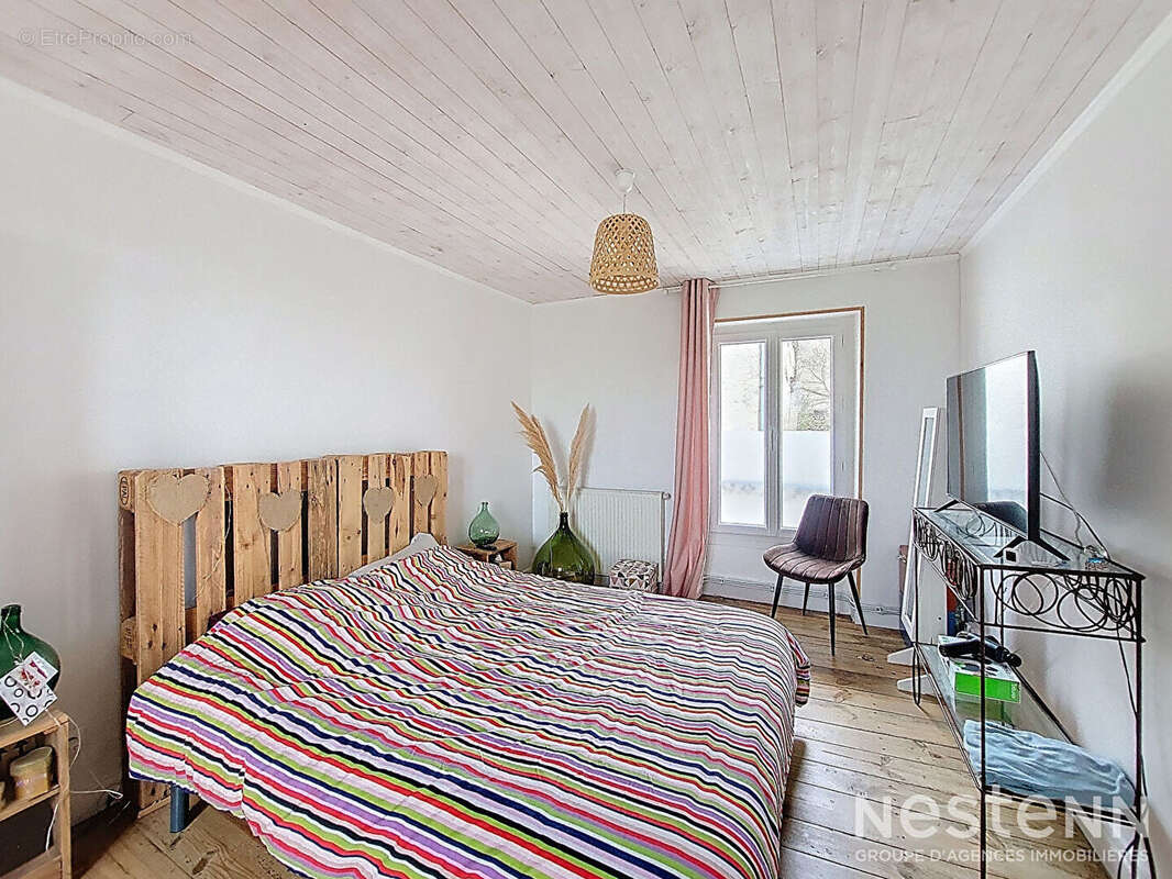 A Vendre Maison en pierre entièrement rénovée de 86 m² avec jardin et dépendances au coeur de Mézin - photo 4