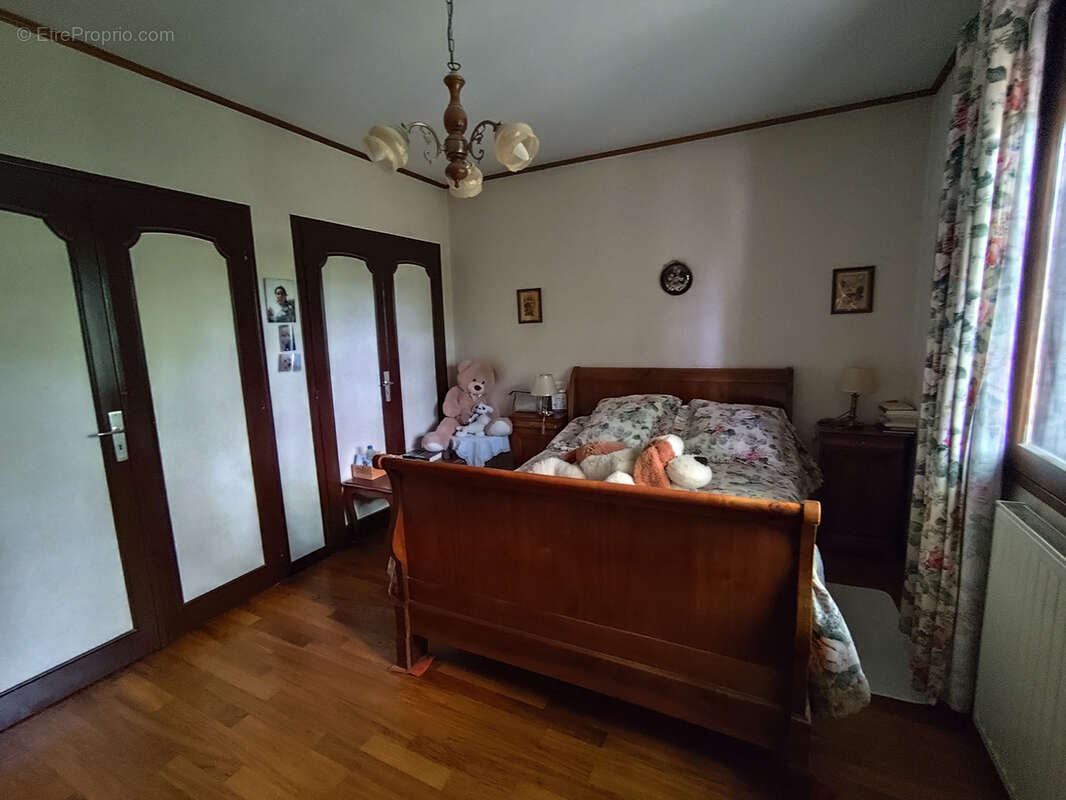 Maison à SAINT-GENIS-LES-OLLIERES