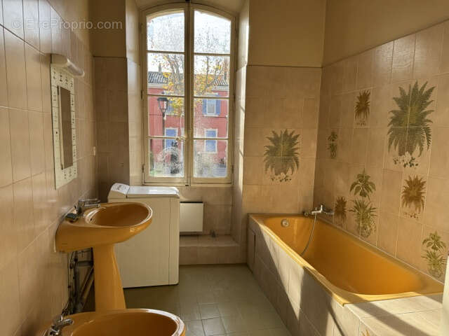 Maison à LA ROQUE-D&#039;ANTHERON