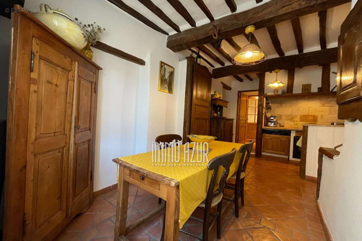 Appartement à TOURRETTES-SUR-LOUP
