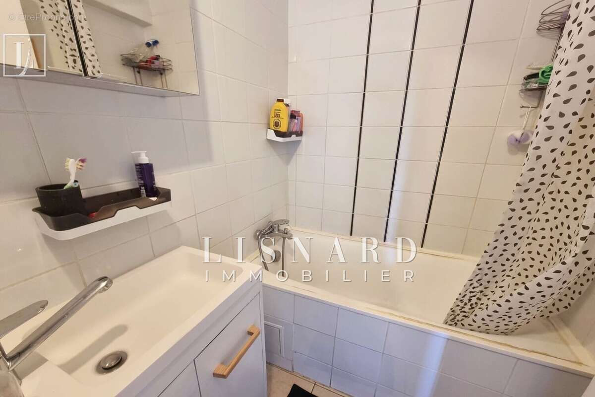 Appartement à VALLAURIS