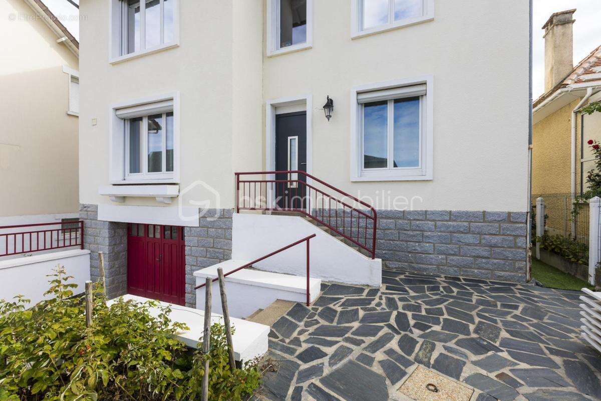 Maison à PIERRE-BUFFIERE