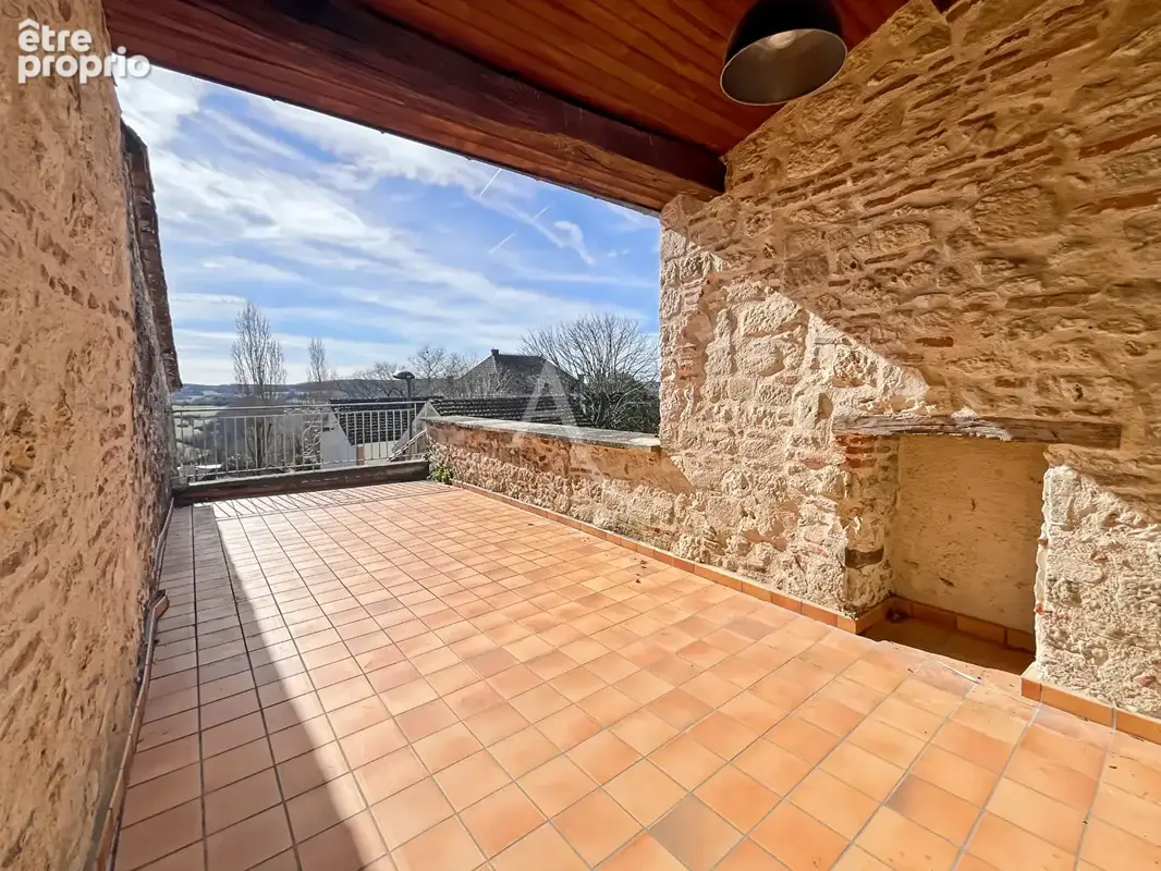 A VENDRE - Maison familiale de caractère au coeur de Penne-d'Agenais, avec piscine - photo 7