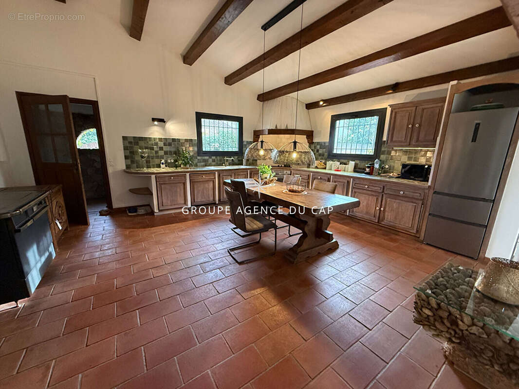 Maison à ROQUEBRUNE-SUR-ARGENS