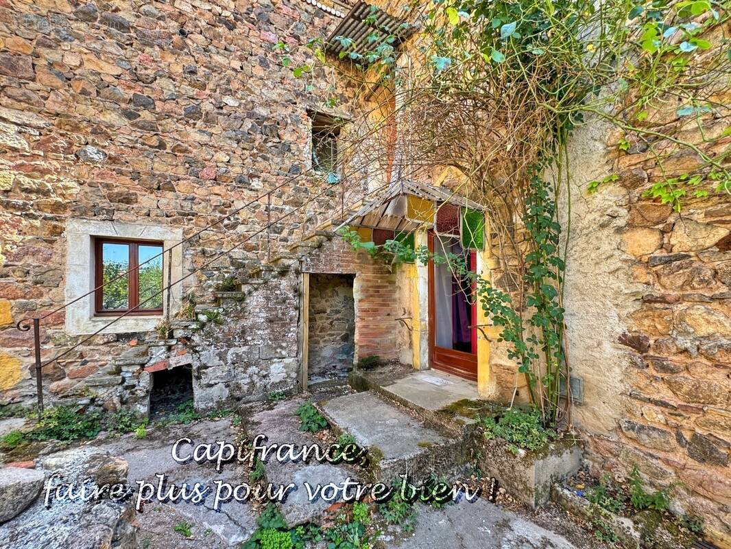 Proche LA CLAYETTE (71) Ensemble immobilier 316 m² habitables – Maison + appartement indépendant + terrain de 852 m² - photo 1