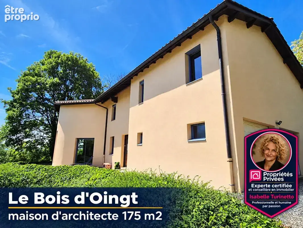 LE BOIS D'OINGT. Villa d'architecte 6 pièces 175 m2  sur terrain de 1214m2 - photo 2