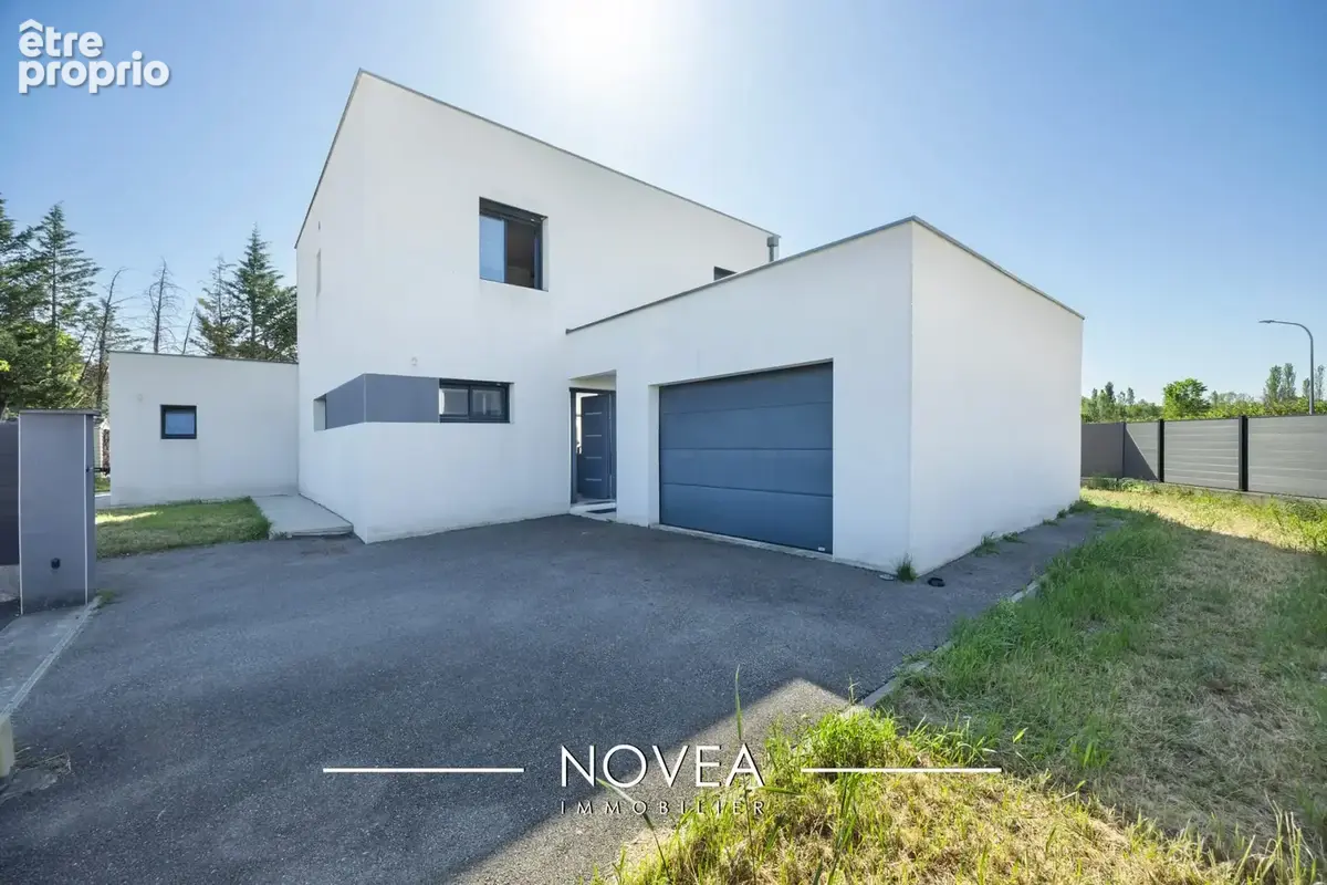 Maison 144 m² à Saint-Maurice-De-Beynost  - photo 3