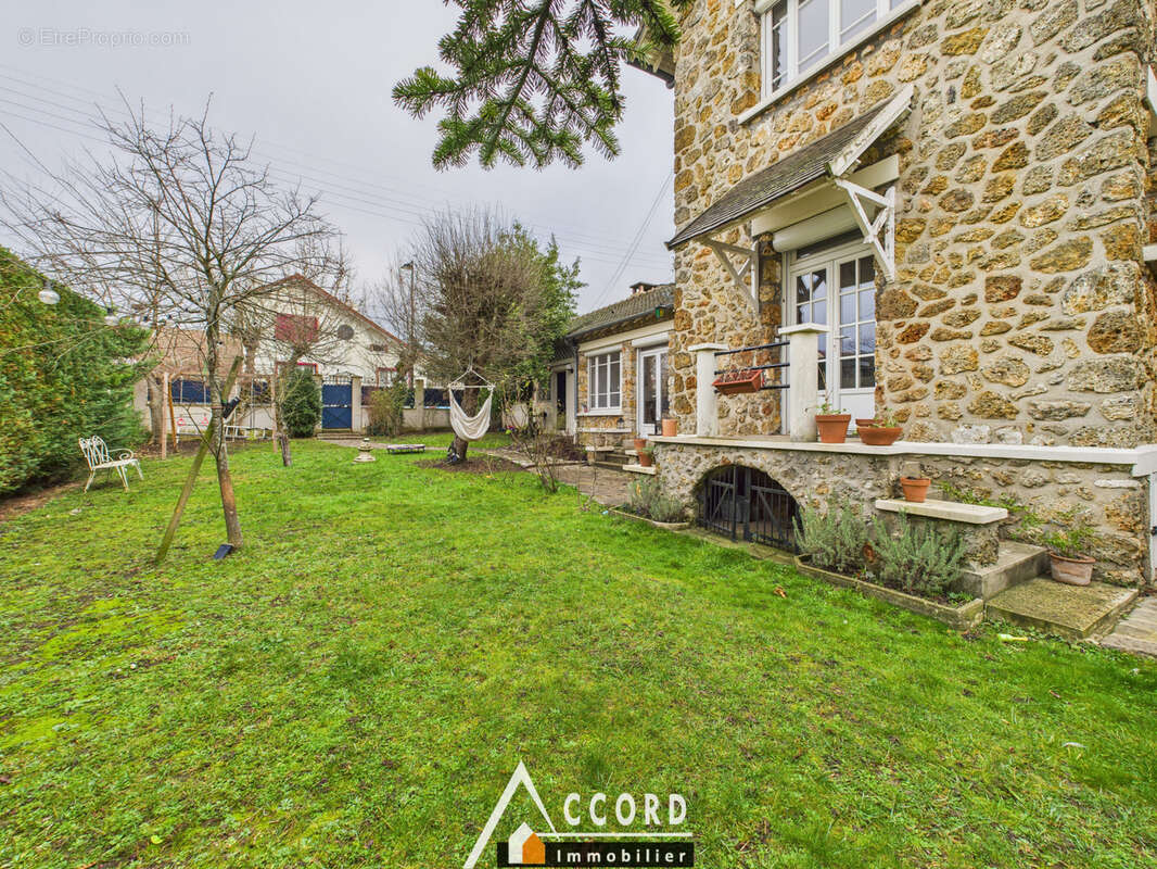 Maison à SARTROUVILLE