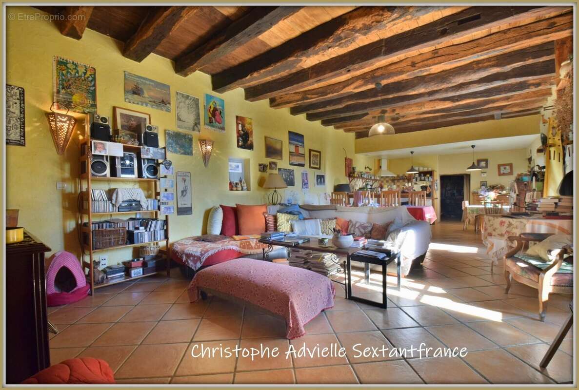 Dans cadre préservé, ancienne ferme rénovée et sa dépendance, piscine, sur 6.7 ha de terres - photo 2