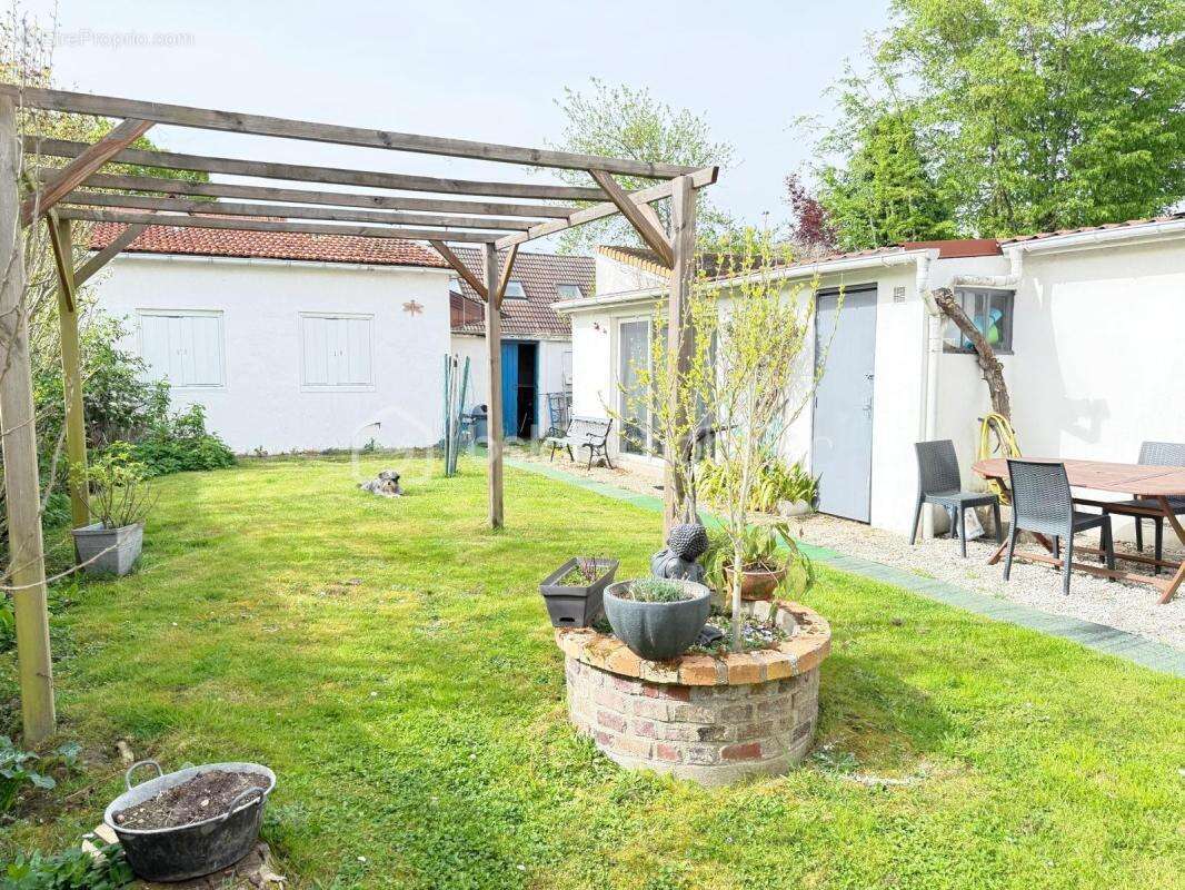 Maison à SAINTE-GENEVIEVE-DES-BOIS