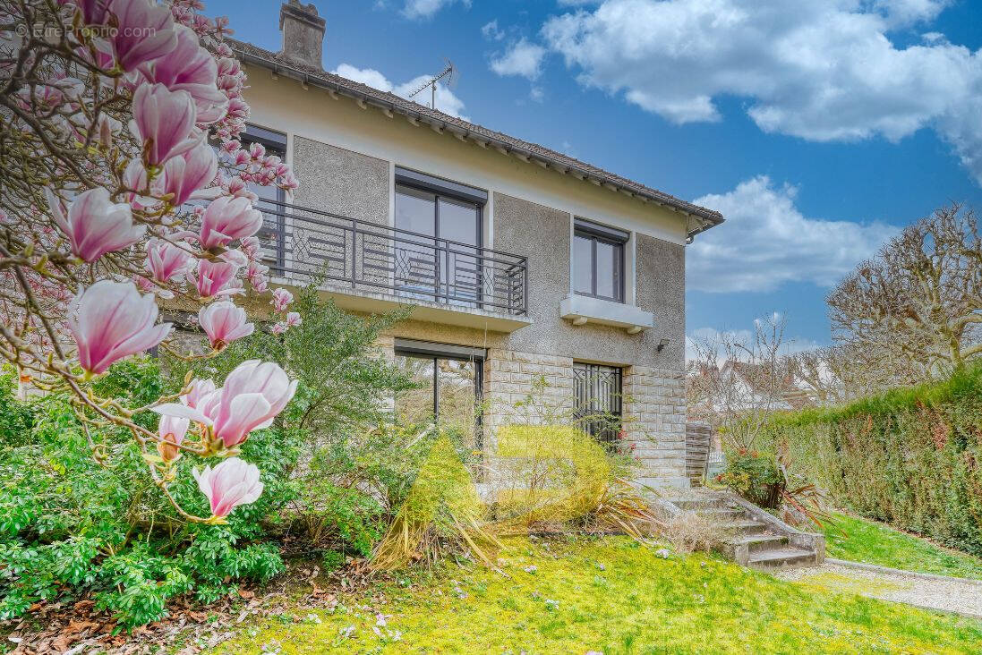 Maison à VERRIERES-LE-BUISSON