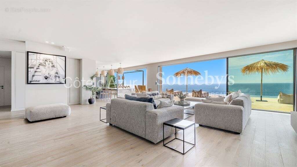 Maison à LES ISSAMBRES