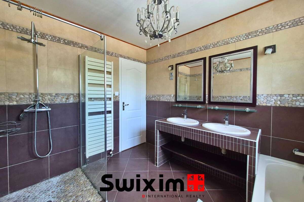 Propriété de 7 piéces avec un appartement de type T3. - photo 9