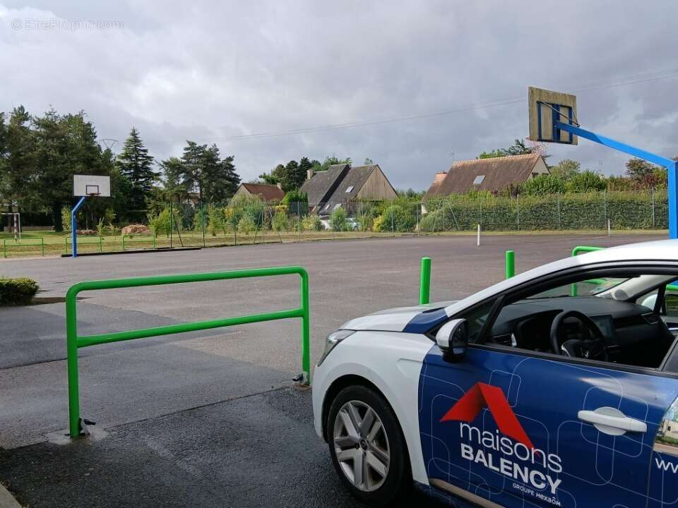 Terrain à VILLONS-LES-BUISSONS