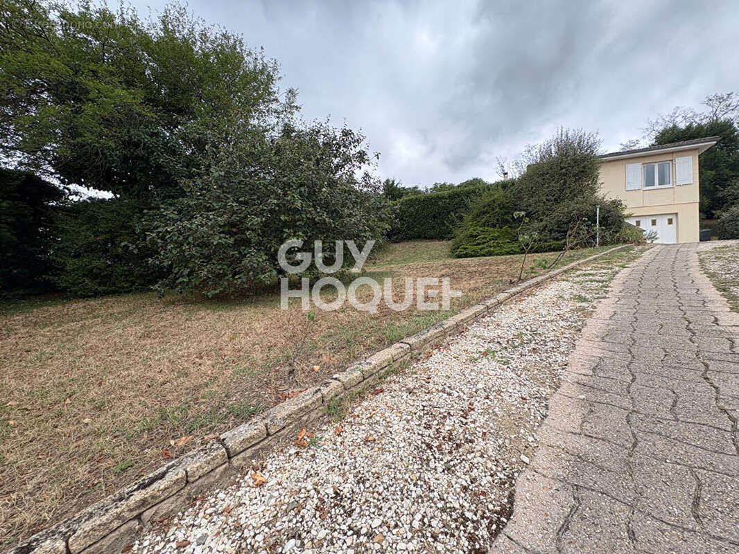 GIVORS MONTROND : Maison individuelle T4 - sous sol de 100m² - vue dégagée - plus de 1 500 m² de terrain - photo 17
