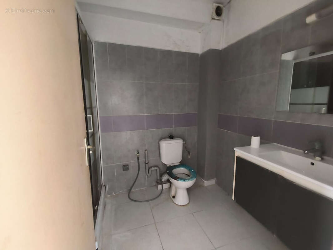 Appartement T2 avec ascenseur - 47m2 - centre-ville de CAYENNE - photo 8
