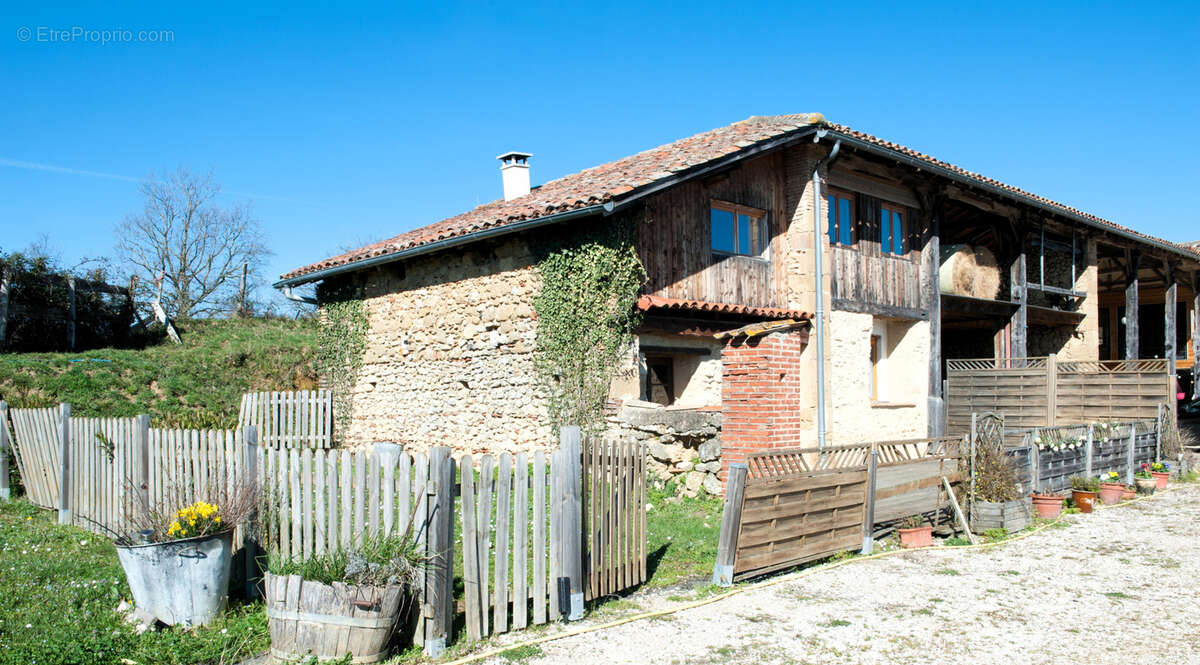 Propriété exceptionnelle, ferme ancienne rénovée, gîte, vue incroyable sur la chaîne des Pyrénées - photo 32