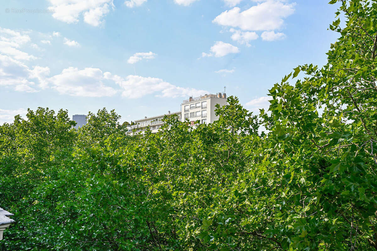 Appartement à PARIS-14E
