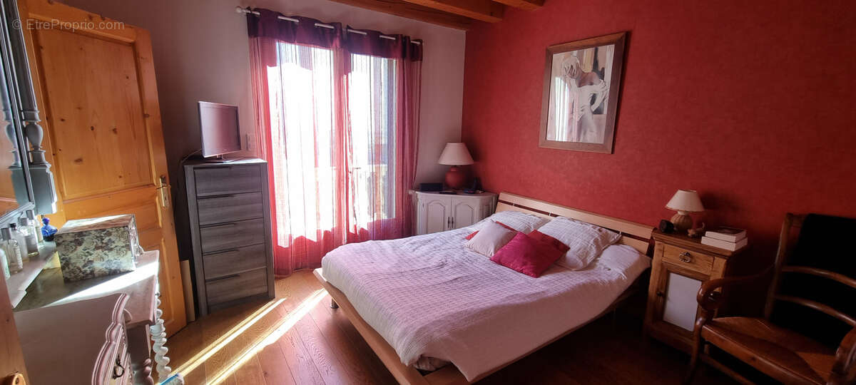 Maison à ENTRAYGUES-SUR-TRUYERE