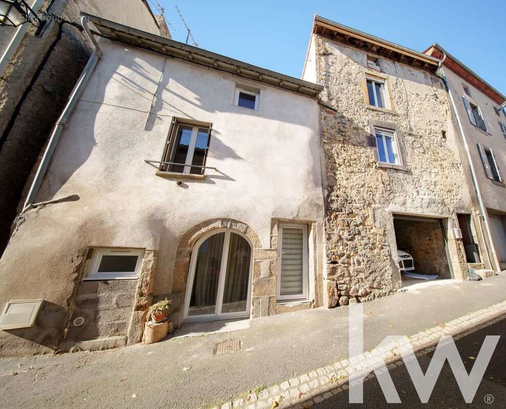 Maison à LES MARTRES-DE-VEYRE