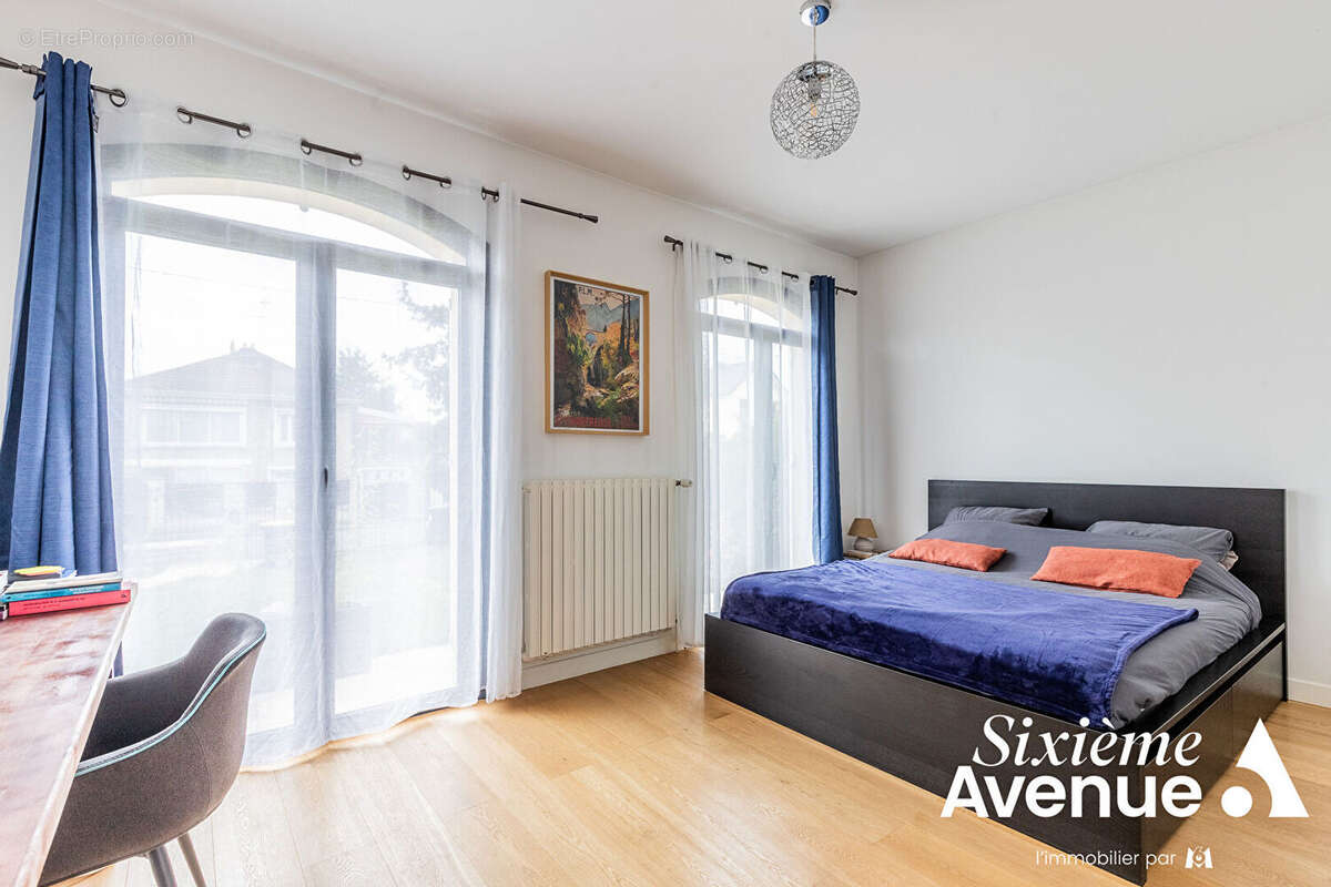 Maison à SAINTE-GENEVIEVE-DES-BOIS