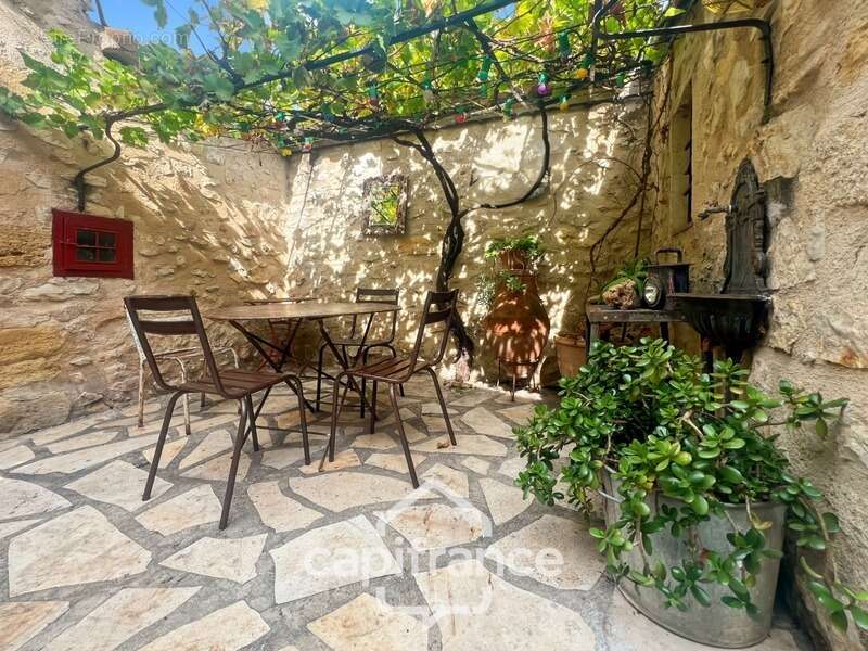 MERINDOL  MAISON DE CHARME, cour extérieure et roof top,2 chambres, 1 pièce,  1 bureau, 1 cave,  au cœur du village  A DECOUVRIR - photo 2