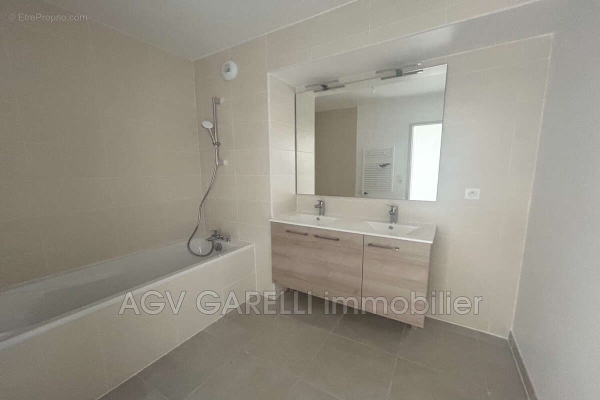 Appartement à HYERES