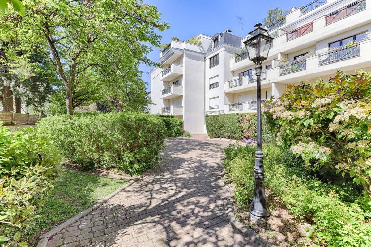 Appartement à LA GARENNE-COLOMBES