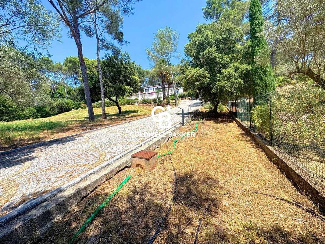Hauteurs PUGET-SUR-ARGENS – Var est balnéaire Villa de prestige de 245 m² entourée d’un terrain paysager de 5 137 m² - photo 35