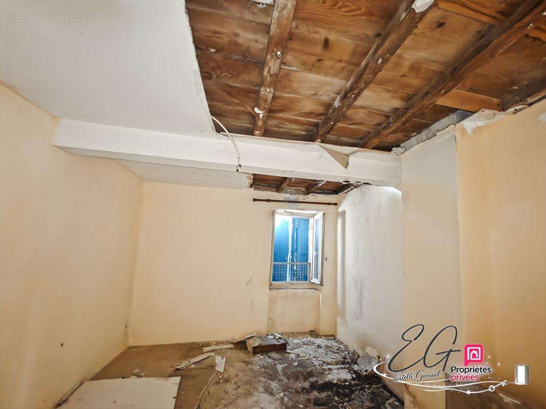 Laure Minervois,  Projet de rénovation : maison de village avec extérieur et garage - photo 9
