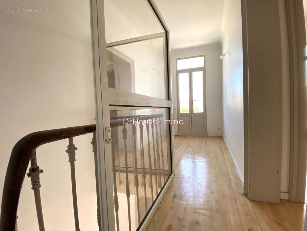 Maison à SAINT-LAURENT-D'AIGOUZE