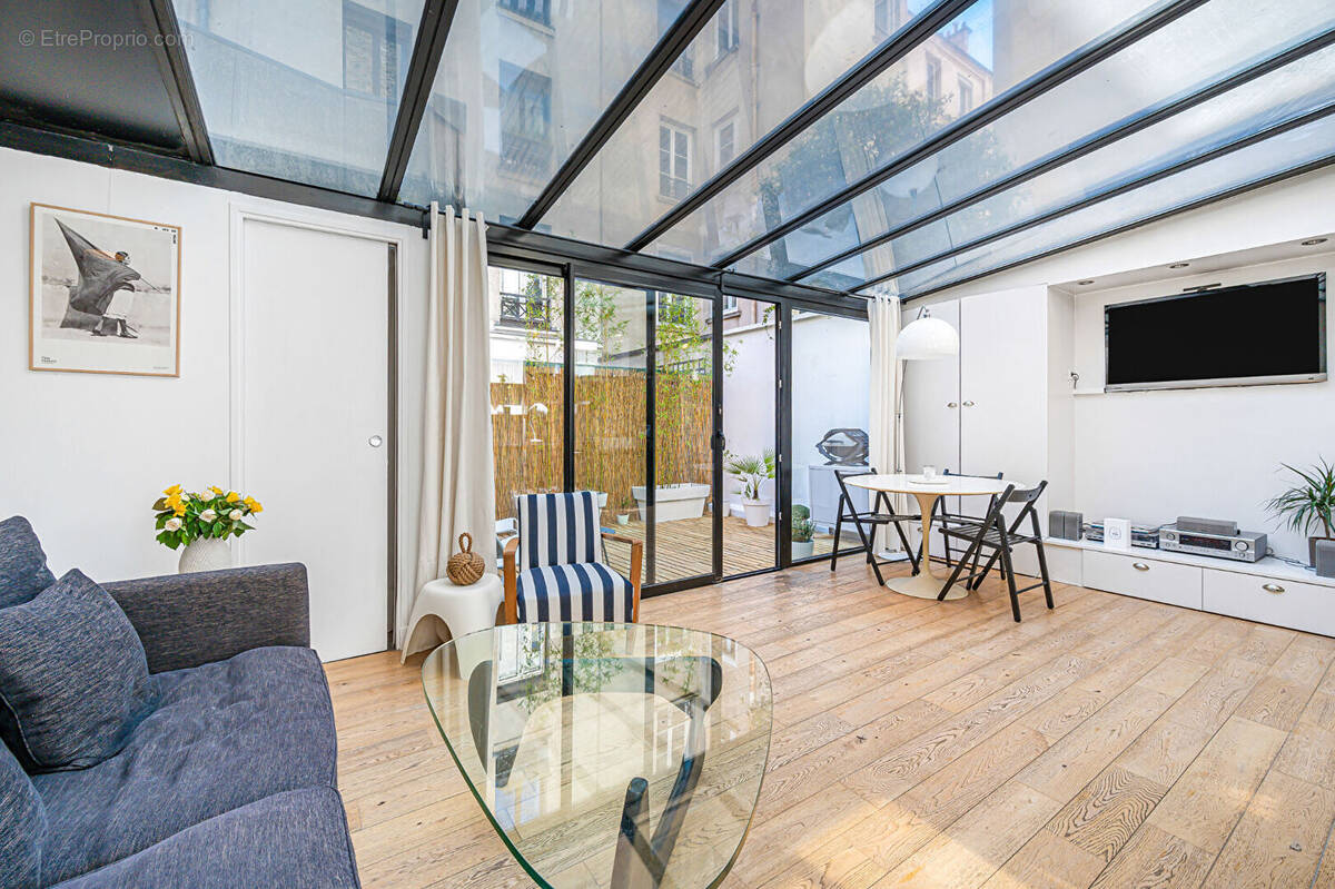 Appartement à PARIS-14E