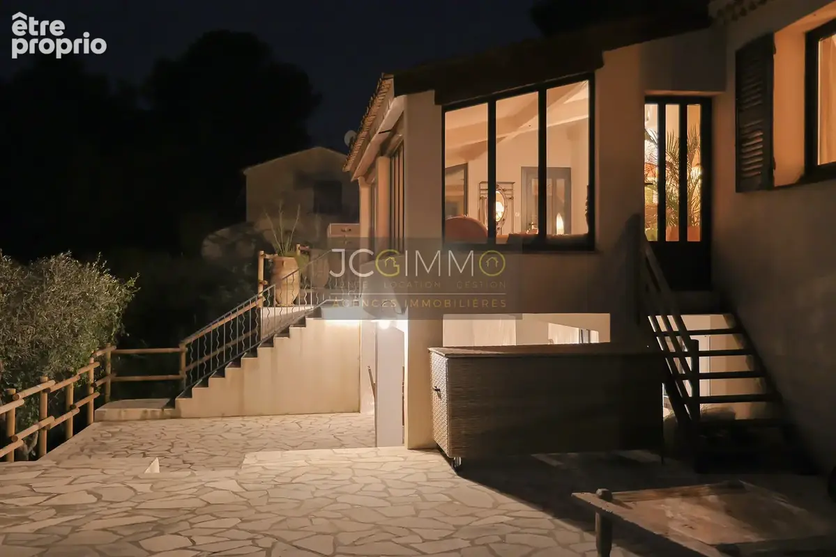Carqueirane - villa t6 183 m2 vue mer dominante et panoramique avec studio - photo 37
