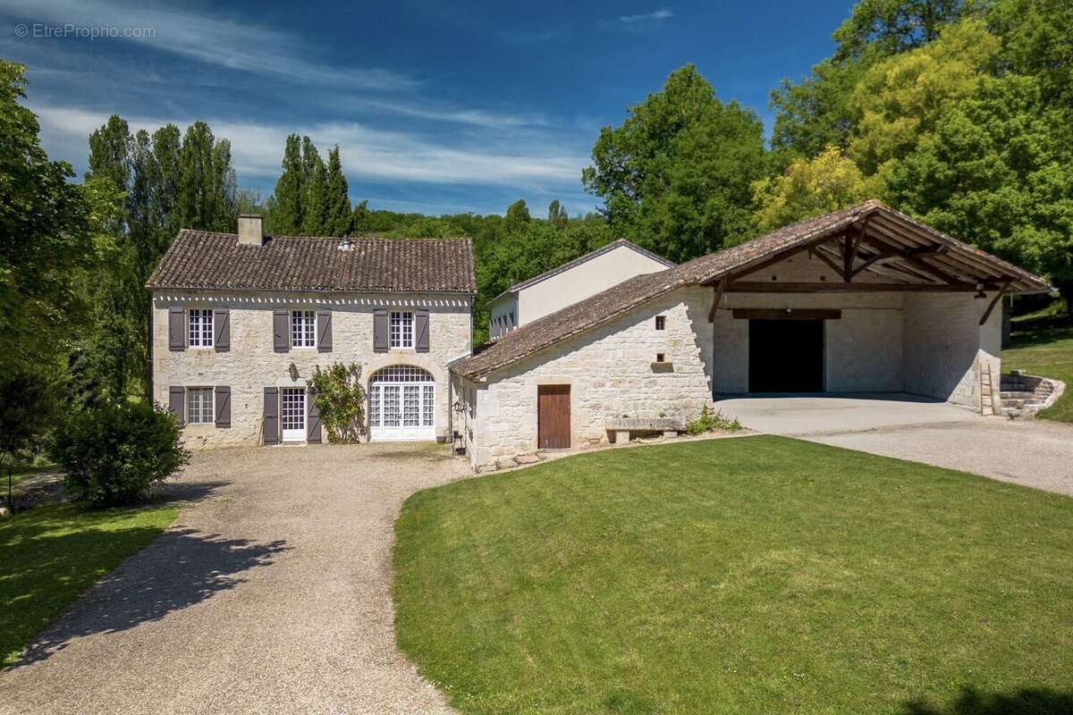 Maison à MONTCUQ