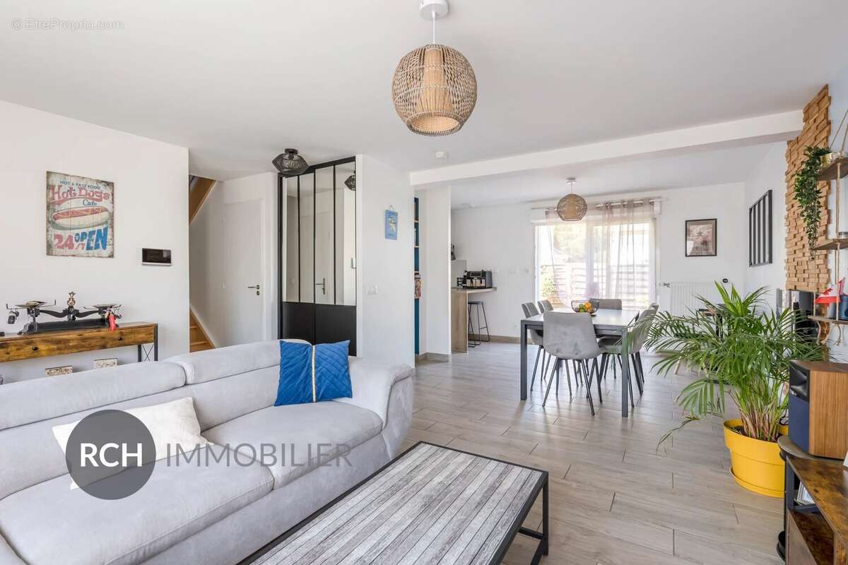 Exclusivité - Maison de village avec commerces à pied - photo 5