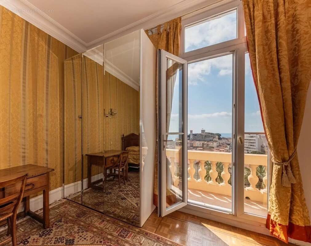 Cannes bourgeois dernier etage 3 pièces - photo 10