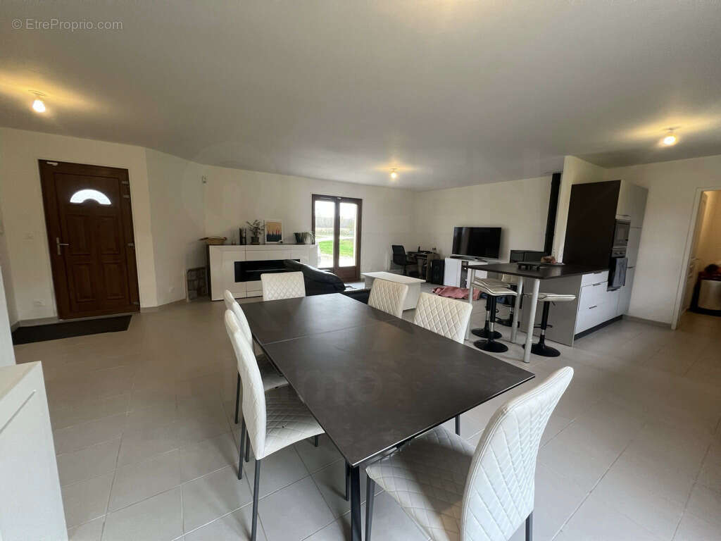 Maison à LAVAU