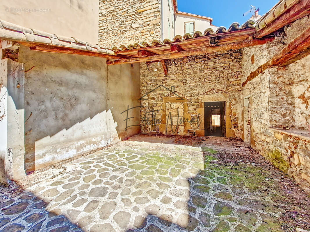 Ensemble immobilier à réhabiliter - Opportunité investisseurs - Centre-ville de Millau - photo 10