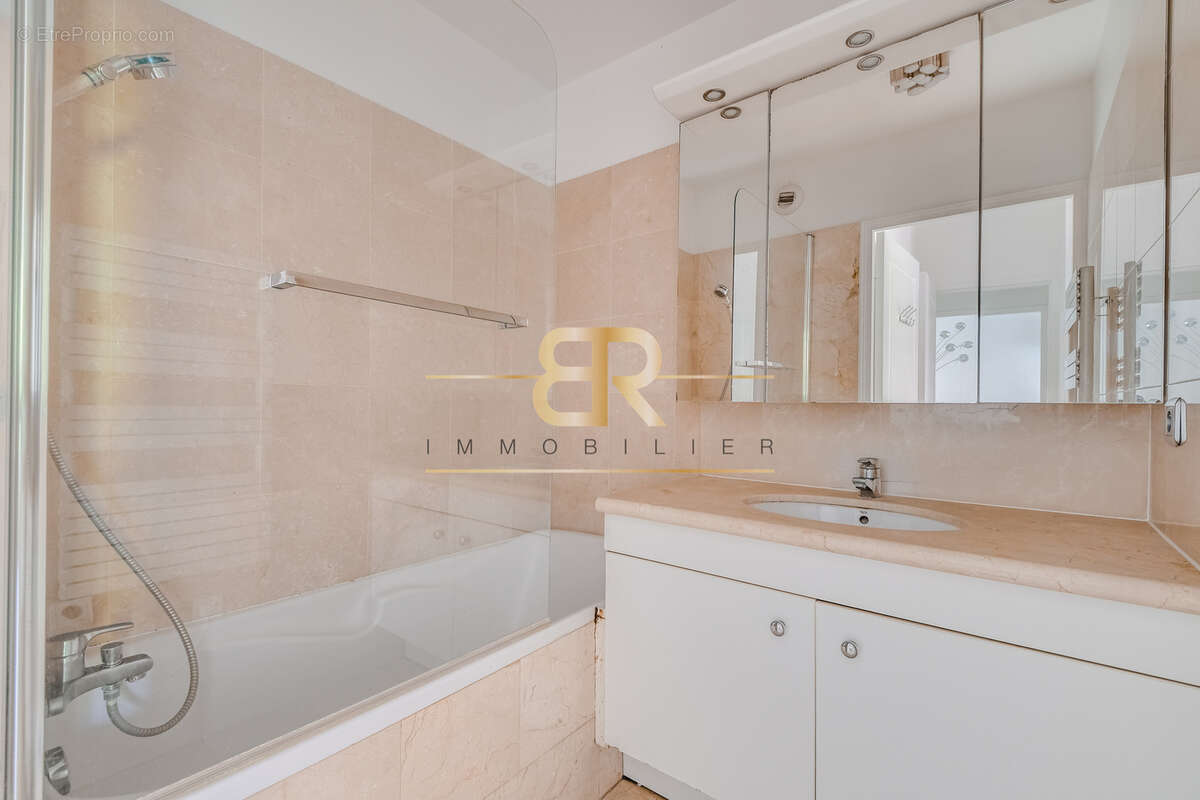 Appartement à LEVALLOIS-PERRET