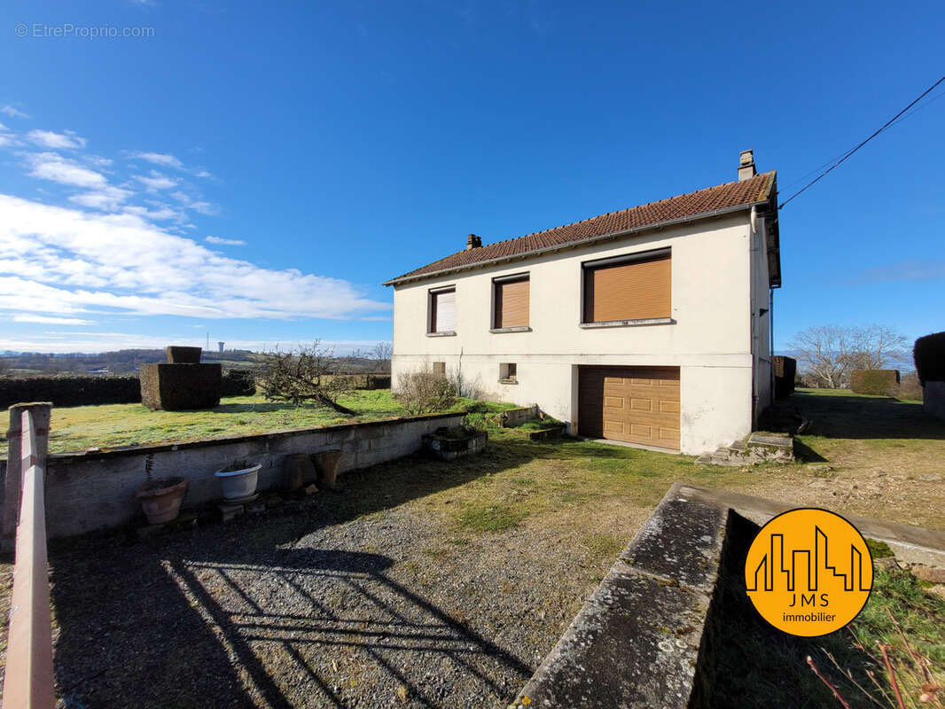 Maison à LE MONTET