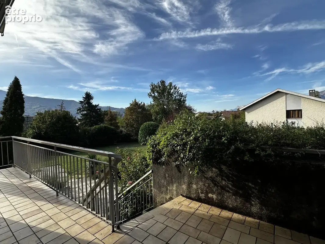 Maison comprenant un terrain divisible et constructible - photo 3