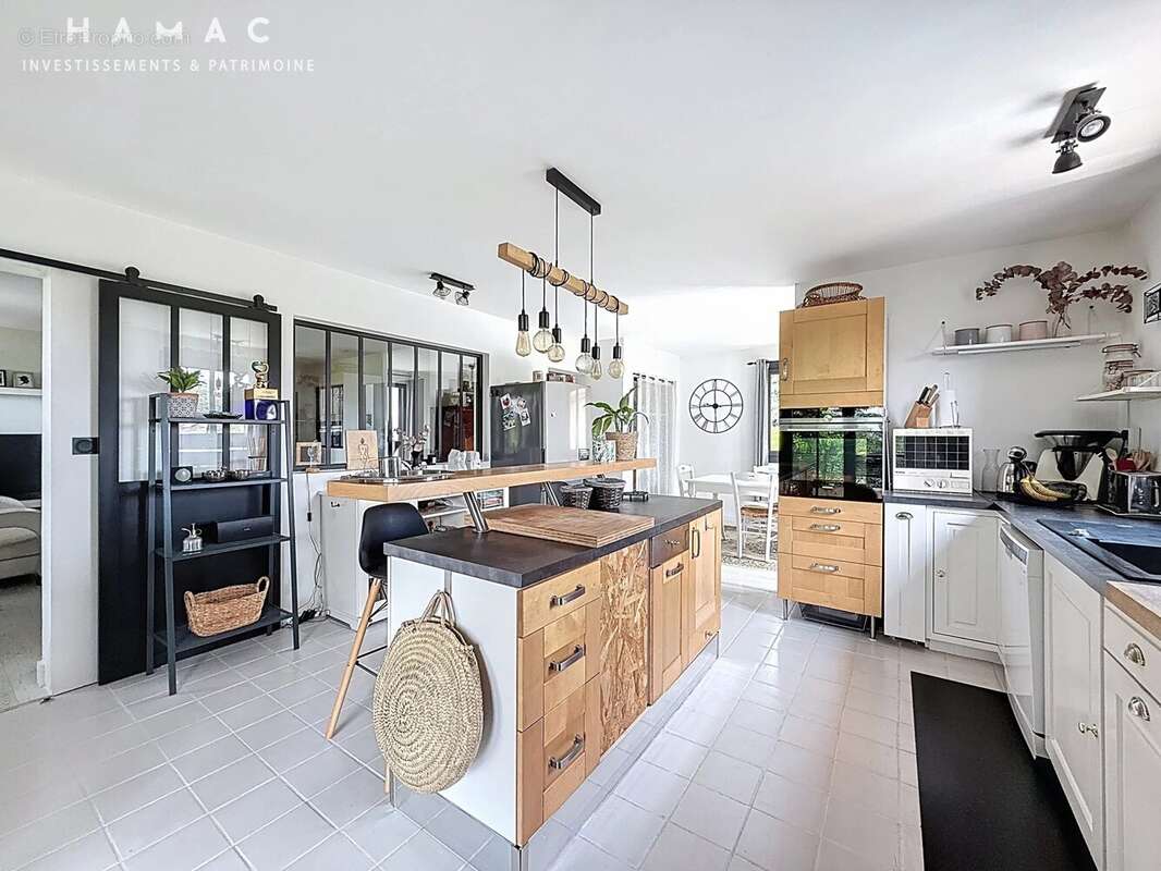 Maison à LA TOUR-DE-SALVAGNY