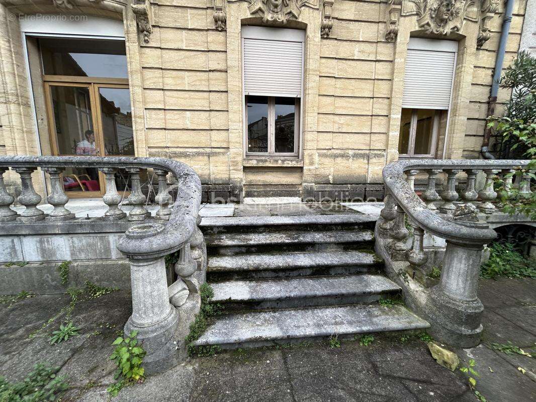Ensemble immobilier - bureau ou habitation - parking - annexe - photo 7
